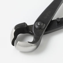 Laden Sie das Bild in den Galerie-Viewer, Wazakura Handgeschmiedete Knospenzange 8-1/4" (210 mm)