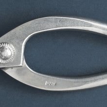 Laden Sie das Bild in den Galerie-Viewer, Kazuyuki Ishihara Signature Stainless Steel Ikenobo Scissors 6.5" (165mm)