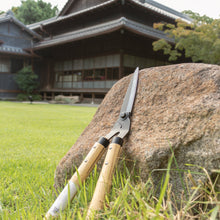 Laden Sie das Bild in den Galerie-Viewer, Wazakura Premium Mini Grass Shears - Handmade Japanese Shears