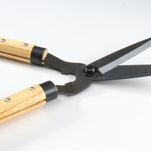 Laden Sie das Bild in den Galerie-Viewer, Wazakura Premium Mini Grass Shears - Handmade Japanese Shears