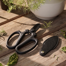 Load image into Gallery viewer, Wazakura Black Blade Floral Scissors (170mm)