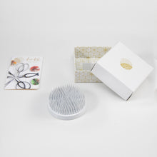 將圖片載入圖庫檢視器 白色圓形花藝劍山 2個尺寸 63mm & 80mm