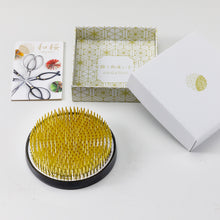 Laden Sie das Bild in den Galerie-Viewer, Ikebana Kenzan Japanese Flower Holder, Big Size, Round (3.5 in) (Brass)