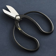 Load image into Gallery viewer, Ikebana.be Flower Arrangement Beginner Kit | Made in Japan – Wazakura Koryu Scissors, Brass Kenzan, & Illustrated Guide