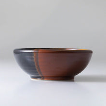 Load image into Gallery viewer, [ Minoyaki Series ] Small Ikebana Vase Round 5&quot;(128mm) Black and Brick Red
