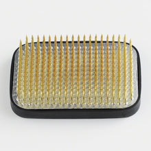 將圖片載入圖庫檢視器 Rectangular Brass Ikebana Kenzan 3.2 x 2.2" (83x58mm) - Wazakura Japan