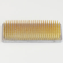 Laden Sie das Bild in den Galerie-Viewer, horizontal view of the rectangal kenzan