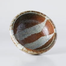 Laden Sie das Bild in den Galerie-Viewer, 2PCS Japanese Ikebana Essential Tool Set Brass Kenzan & White Stripe Terracotta - Wazakura Japan