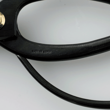 Laden Sie das Bild in den Galerie-Viewer, Close up on the Made In Japan Engraving on the Koryu Ikebana Scissors
