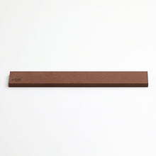 Laden Sie das Bild in den Galerie-Viewer, horizontal view of the #320 Sharpening Oilstone