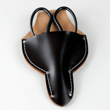 Laden Sie das Bild in den Galerie-Viewer, Black Tool Holster with gardening scissors placed inside