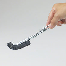 Laden Sie das Bild in den Galerie-Viewer, Hand holding a bonsai brush