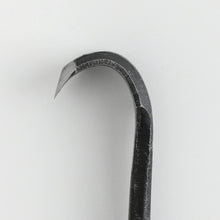 Laden Sie das Bild in den Galerie-Viewer, Triangular Blade Bonsai Chisel 7.24" (184 mm) - Wazakura Japan
