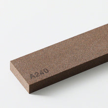 Laden Sie das Bild in den Galerie-Viewer, close up on the #240 Medium Grit Indication on the stome