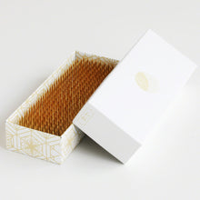 Laden Sie das Bild in den Galerie-Viewer, long rectang kenzan in its original box