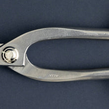 Laden Sie das Bild in den Galerie-Viewer, Stainless Yasugi Steel Ashinaga Bonsai Scissors 8"(200mm) - Wazakura Japan