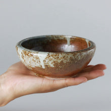 Laden Sie das Bild in den Galerie-Viewer, 2PCS Japanese Ikebana Essential Tool Set Brass Kenzan & White Stripe Terracotta - Wazakura Japan