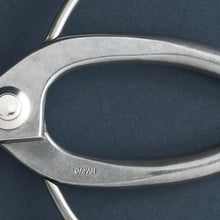 Laden Sie das Bild in den Galerie-Viewer, Stainless Yasugi Steel Koryu Ikebana Scissors 6.5"(165mm) - Wazakura Japan