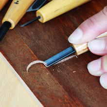 Laden Sie das Bild in den Galerie-Viewer, V-Parting Triangle Carving Chisel - Wazakura Japan