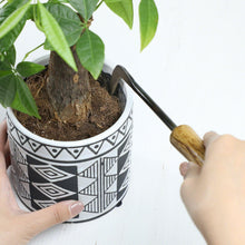 Laden Sie das Bild in den Galerie-Viewer, 2"(50mm) Blade, Mini Bonsai Repotting Sickle - Wazakura Japan