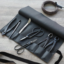Laden Sie das Bild in den Galerie-Viewer, Bonsai Tool Roll Case - Wazakura Japan