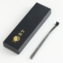 Laden Sie das Bild in den Galerie-Viewer, Triangular Blade Bonsai Chisel 7.24" (184 mm) - Wazakura Japan
