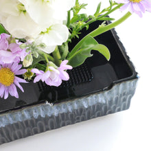 將圖片載入圖庫檢視器 close up on floral composition with the black kenzan