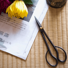 Laden Sie das Bild in den Galerie-Viewer, Satsuki layed on a tatami