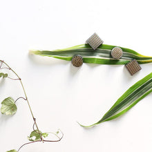 將圖片載入圖庫檢視器 4PCS of 1"(24mm) Mini Ikebana Kenzan - Wazakura Japan