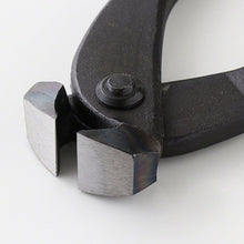 Laden Sie das Bild in den Galerie-Viewer, Hand Forged Kuikiri End-Cutting Nipper Pliers 8.25"(210mm) - Wazakura Japan