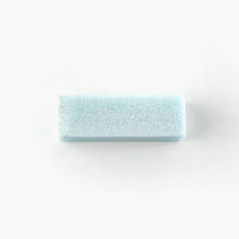 Laden Sie das Bild in den Galerie-Viewer, horizontal view of the Fine grade sap eraser