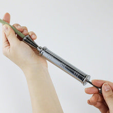 將圖片載入圖庫檢視器 Ikebana Water Sprayer and Injection Pump 6.4"(162mm) - Wazakura Japan