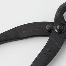 Laden Sie das Bild in den Galerie-Viewer, Hand Forged Bonsai Root Cutter 6.7"(170mm) - Wazakura Japan