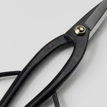 Laden Sie das Bild in den Galerie-Viewer, Close up on the Ashinaga Bonsai Scissors engraving on the handle