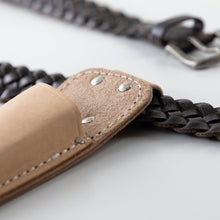 Laden Sie das Bild in den Galerie-Viewer, Leather belt Belt Loop inserted on the belt loop of the leather holster