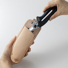 Laden Sie das Bild in den Galerie-Viewer, Leather Holster with Belt Loop for Pruning Shears 8-1/4"(210mm) - Wazakura Japan
