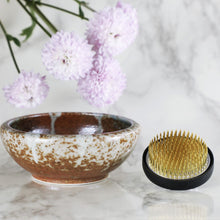 Laden Sie das Bild in den Galerie-Viewer, 2PCS Japanese Ikebana Essential Tool Set Brass Kenzan & White Stripe Terracotta - Wazakura Japan