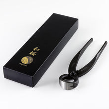 Laden Sie das Bild in den Galerie-Viewer, Hand Forged Bonsai Root Cutter 6.7"(170mm) - Wazakura Japan