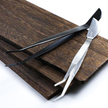 Laden Sie das Bild in den Galerie-Viewer, Black Coated Bonsai Curved Tip Tweezer with Spatula 8.6"(220mm) - Wazakura Japan