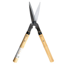 Laden Sie das Bild in den Galerie-Viewer, Wazakura Premium Mini Grass Shears - Handmade Japanese Shears
