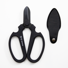 將圖片載入圖庫檢視器 Black blade floral scissors and leather blade cover 
