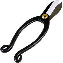 Load image into Gallery viewer, Ikenobo floral scissor with blades slighly open
