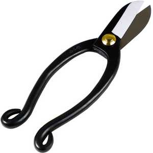 Ikenobo floral scissor with blades slighly open