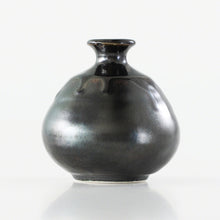 Load image into Gallery viewer, [Minoyaki Series] Small Ikebana Vase Bottle Shaped Metallic Black
