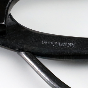 Back Made In Japan engraving on the Traditional Scissors' handle