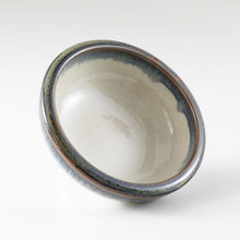 Load image into Gallery viewer, [ Minoyaki Series ] Small Ikebana Vase Round 5&quot;(128mm) White and Blue - Wazakura Japan
