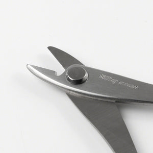 Close up on the Wire Scissors blades