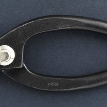 Load image into Gallery viewer, Japan engraving on the Ikenobo Scissors handle

