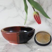 Load image into Gallery viewer, 2PCS Japanese Ikebana Essential Tool Set [ Brass Kenzan + Black &amp; Brick Red Vase ]
