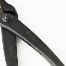 Load image into Gallery viewer, handle of the pliers with Made in Japan and brand engraving
